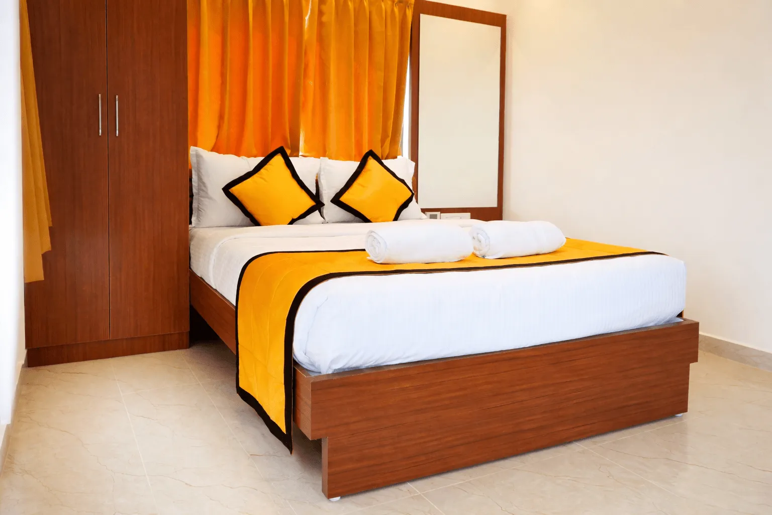 UJ Pallazzio Business Class with queenbed and modern amenities - Image 1